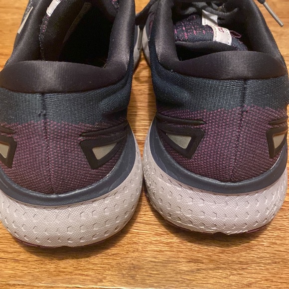 Glycerin Brooks - Picture 3 of 5